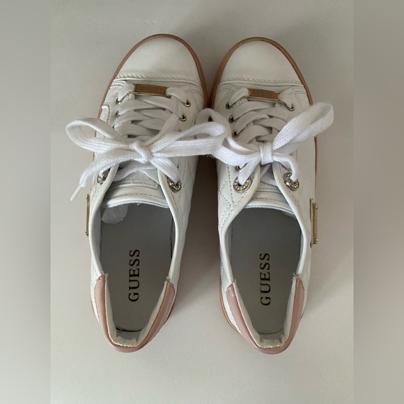 GUESS FACTORY WOMENS GREATLY QUILTED SNEAKERS. - Picture 2 of 6